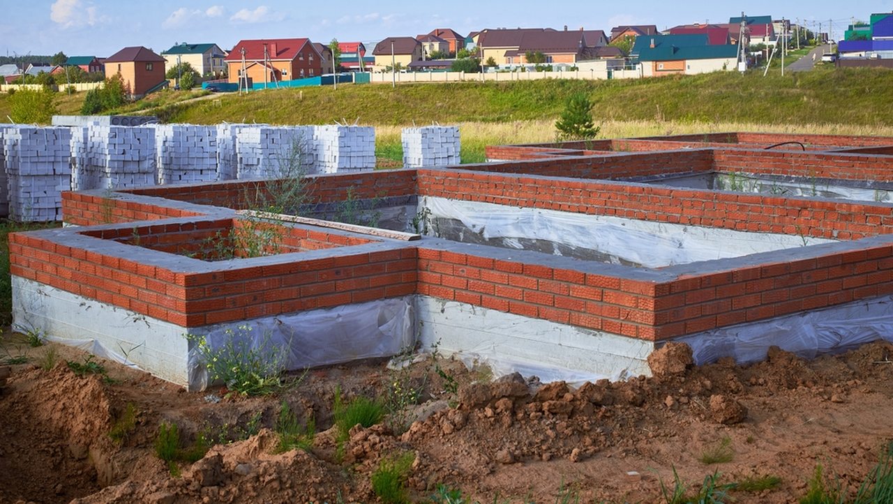 Dlaczego warto budować dom etapami?